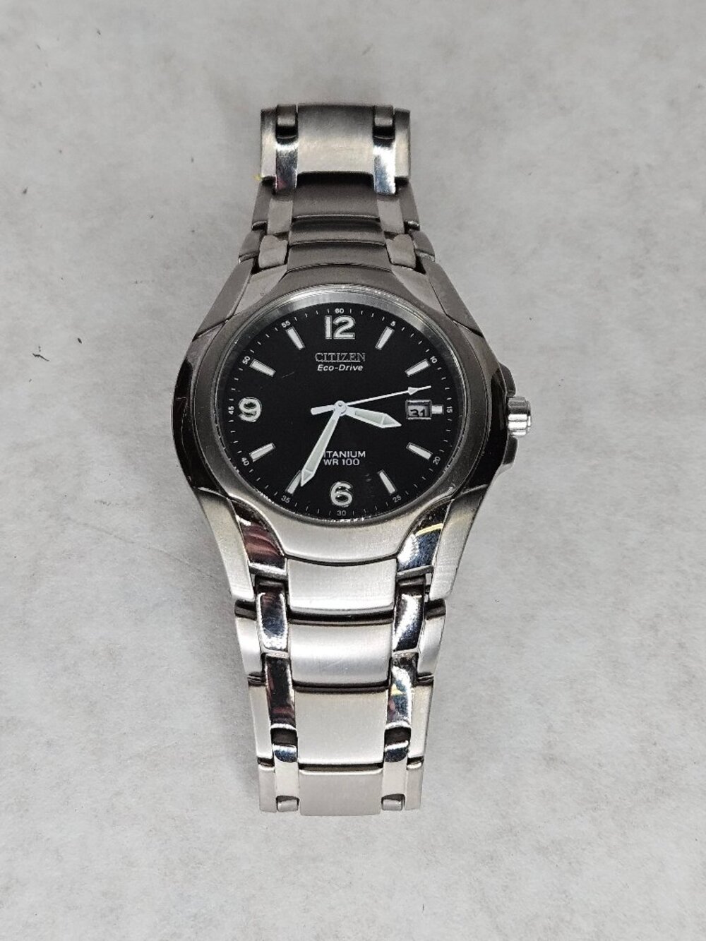 Citizen Titanium Eco-Drive WR-100 E111-K006368 Wristwatch Watch 38mm 7 Inch
